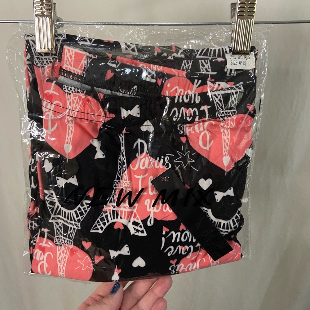 NWT New Mix 7/8 length leggings 12W/14W Paris I Love You print XPlus